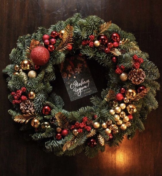 Vianočný veniec na dvere a stôl