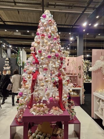 vianočné dekorácie viva magenta