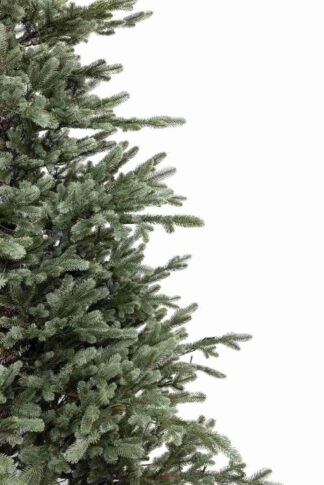 Detail vianočného stromčeka FULL 3D Smrek Pichľavý so zeleným ihličím.