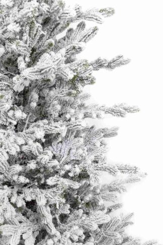 Detail vianočného stromčeka FULL 3D Smrek Švajčiarsky Zasnežený, vetvičky sú husto zasnežené